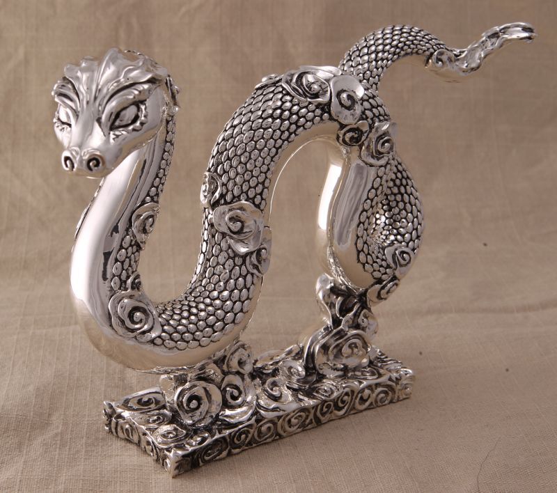 Фигурка змеи из серебра