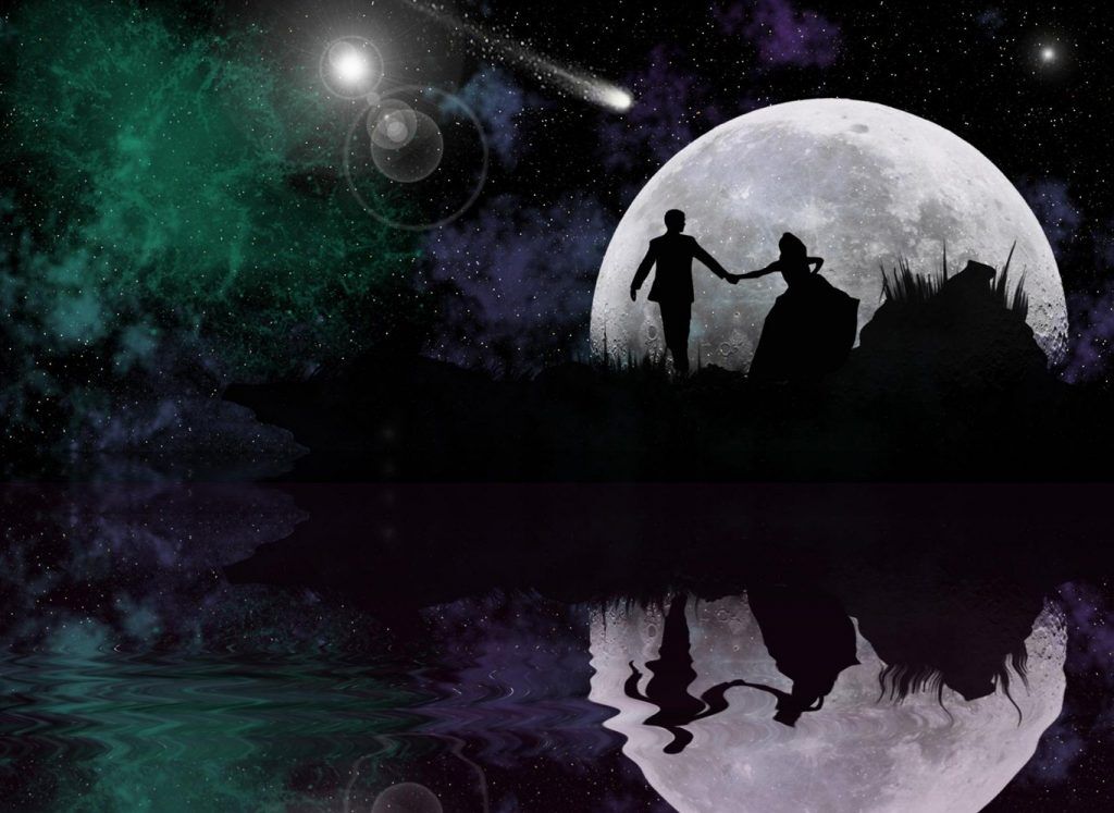 любовь на фоне луны
